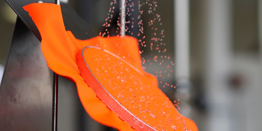 Hohenstein: Hydrophobine – wasser- und schmutzabweisende Textilausrüstung