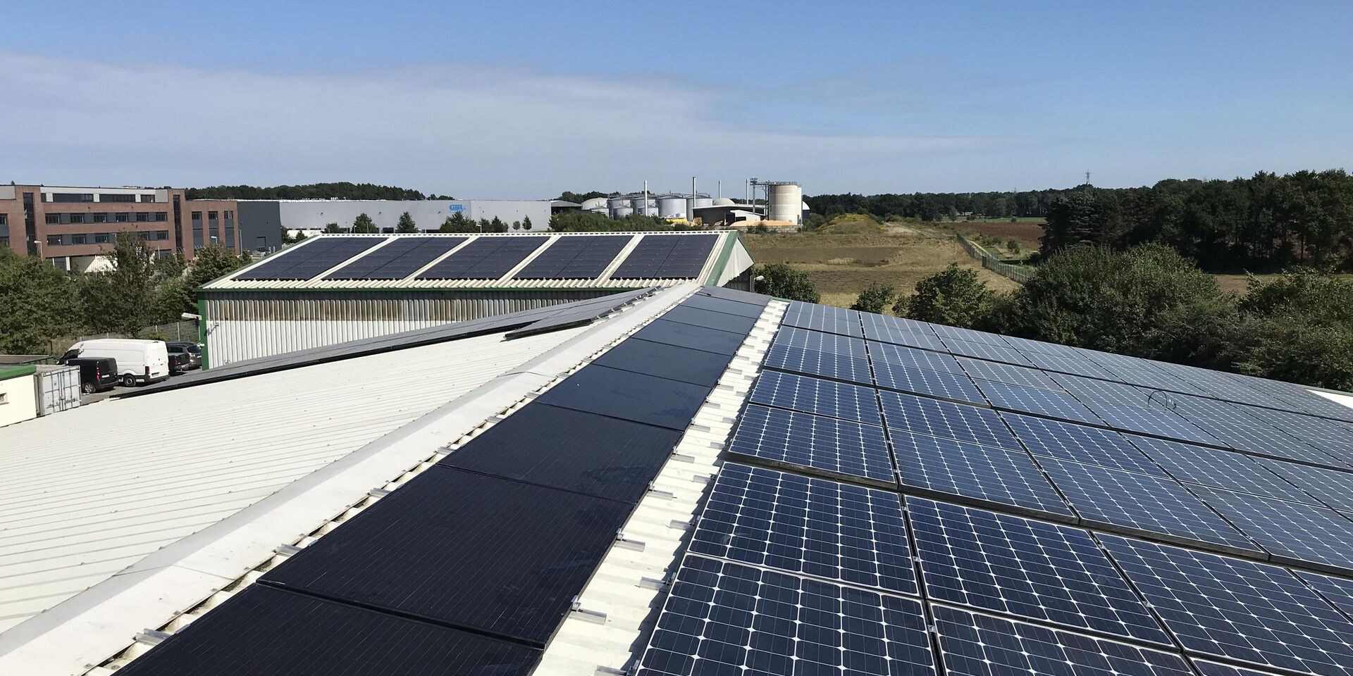 Ein Beispiel für wiederverwendete Solarzellen auf dem Firmegebäude der bauck Gruppe
